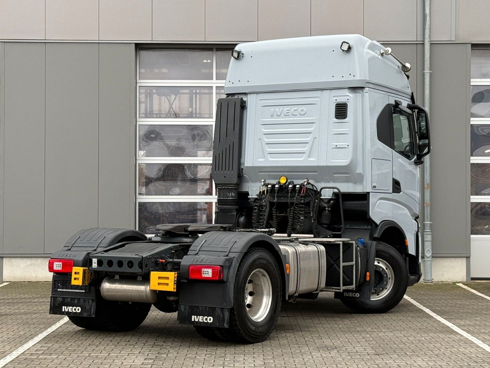 Fahrzeugabbildung Iveco X-WAY 490 2 Kreis-Hydraulik *Miete*