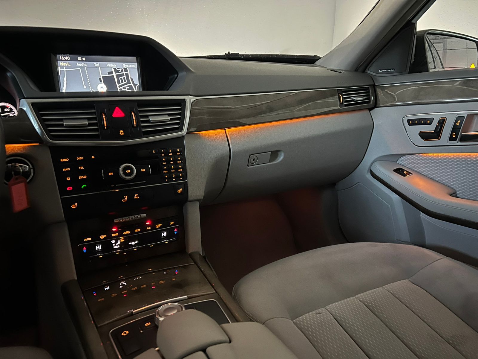 Fahrzeugabbildung Mercedes-Benz E 350 CGI BlueEfficiency/ACC/H&K/eGSD/ELEGANCE