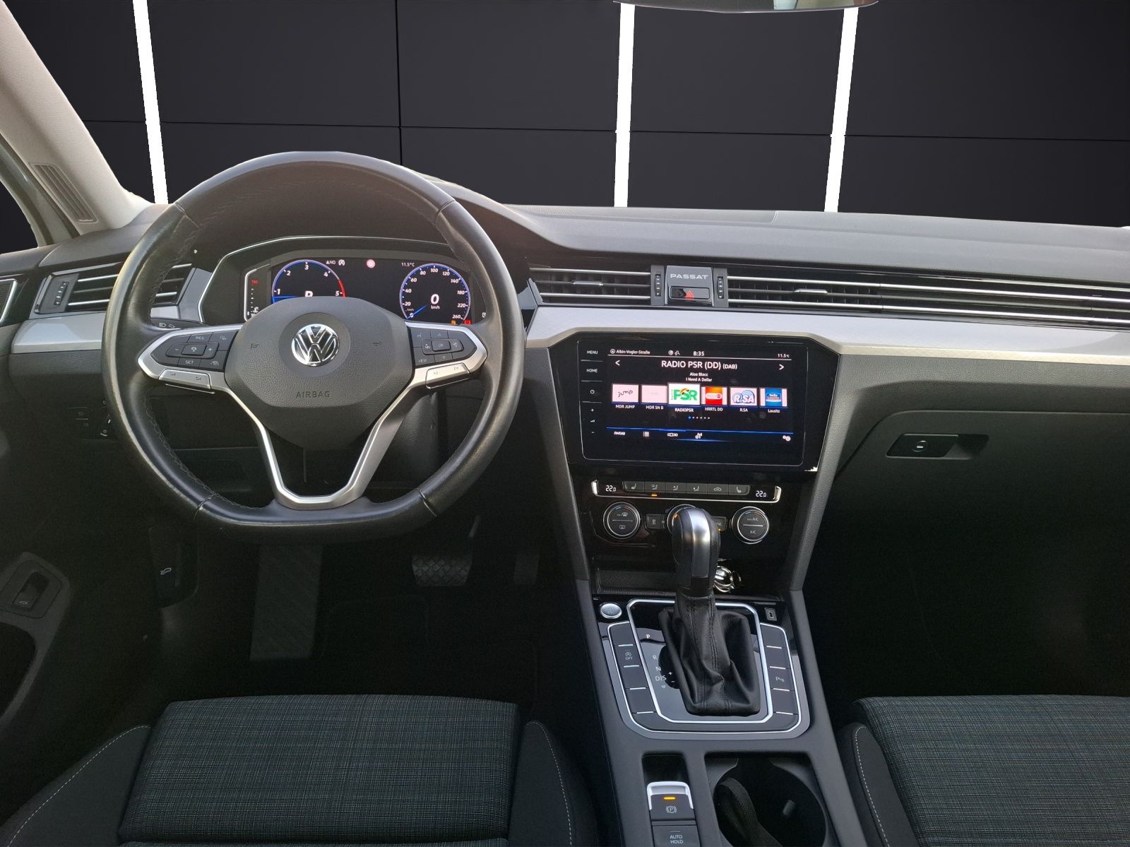 Fahrzeugabbildung Volkswagen Passat Variant TDI Business DSG Standhzg LED Nav