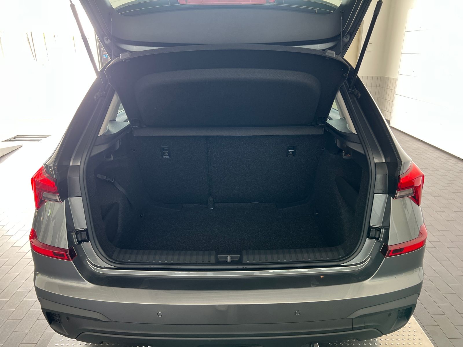 Fahrzeugabbildung SKODA Kamiq Essence 1.0 TSI DSG *Vorb. AHK, LED, Sitzh