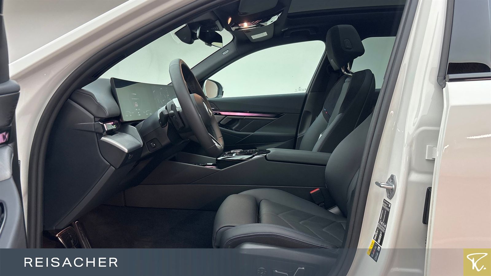 BMW i5 A Tou eDrive40 M-Sport Pano AHK DAProf foto 4