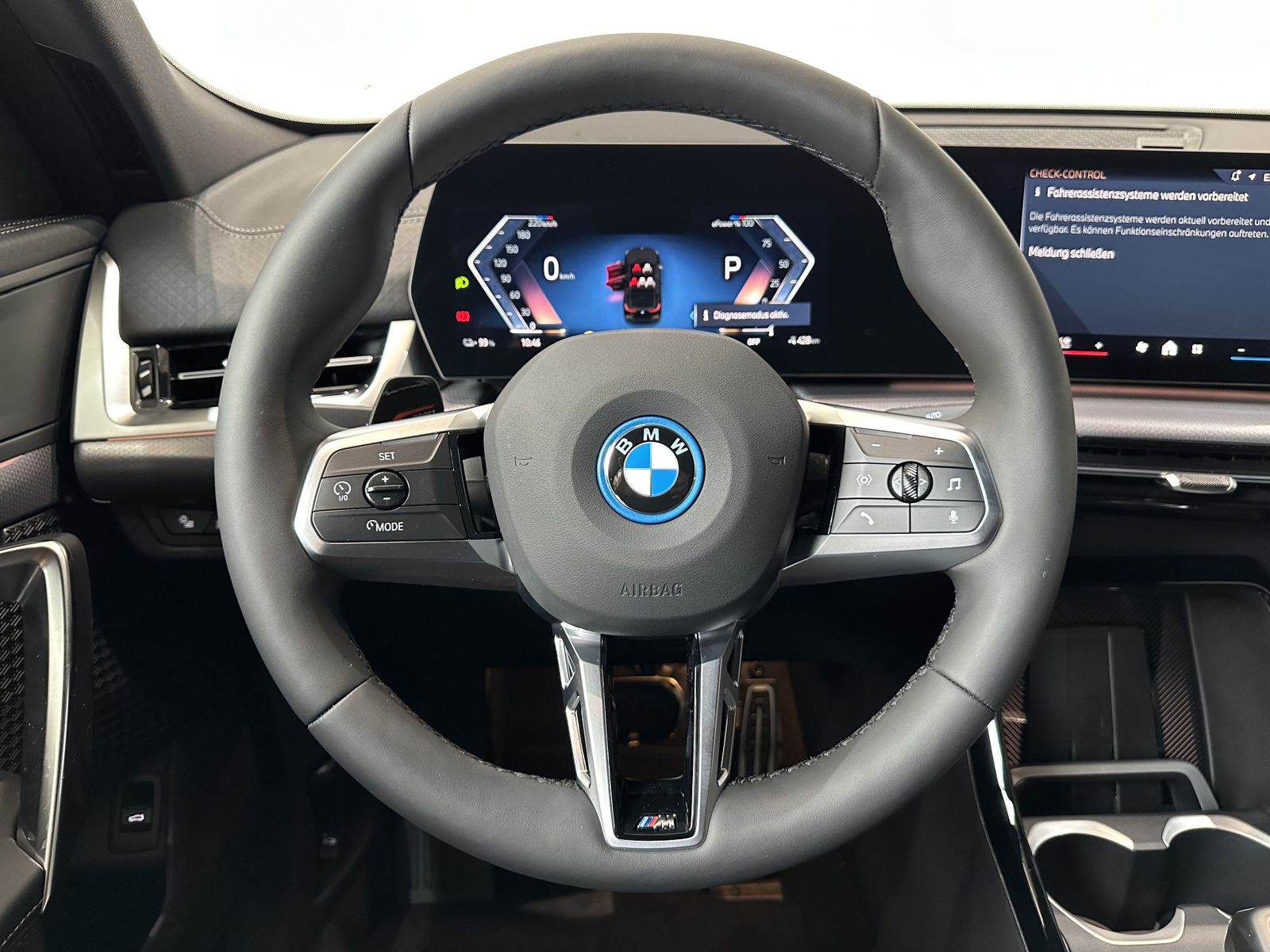 Fahrzeugabbildung BMW iX2 M Sportpaket, Komfortzugang, Lenkradheizung