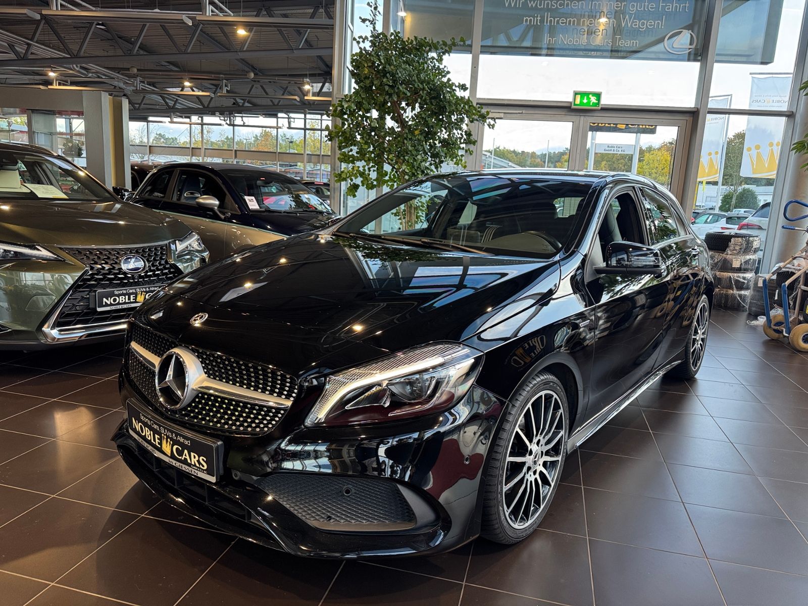 Fahrzeugabbildung Mercedes-Benz A 200 AMG Line PEAK Edition LED NAV SHZ 18"