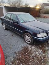 Mercedes-Benz 190 - blaue Mercedes-Benz 190