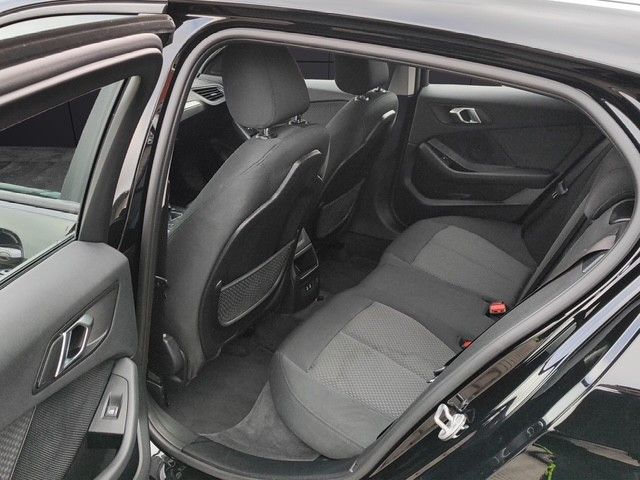 Fahrzeugabbildung BMW 118 d Advantage*Fahrschulauto*SitzHZ*Kamera*LED