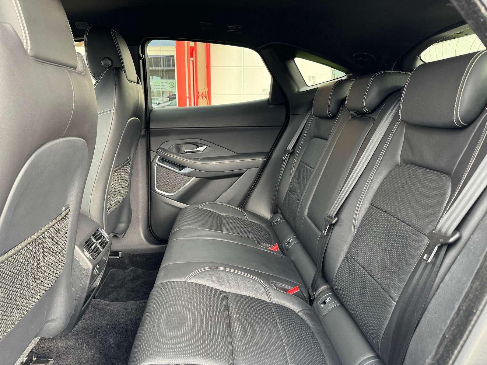 Fahrzeugabbildung Jaguar E-Pace P250 R-Dynamic Black LED/Nav/VZE/Spur/...