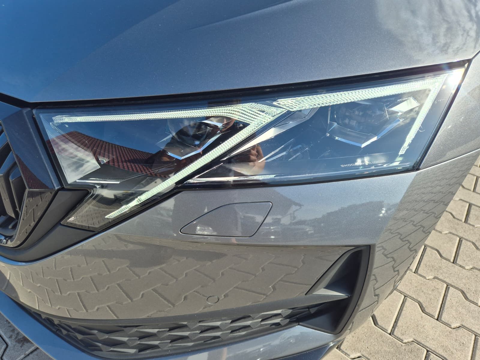 Fahrzeugabbildung SKODA Octavia 1.5 DSG Sportline PANO*MATRIX*AHK*5J.GAR