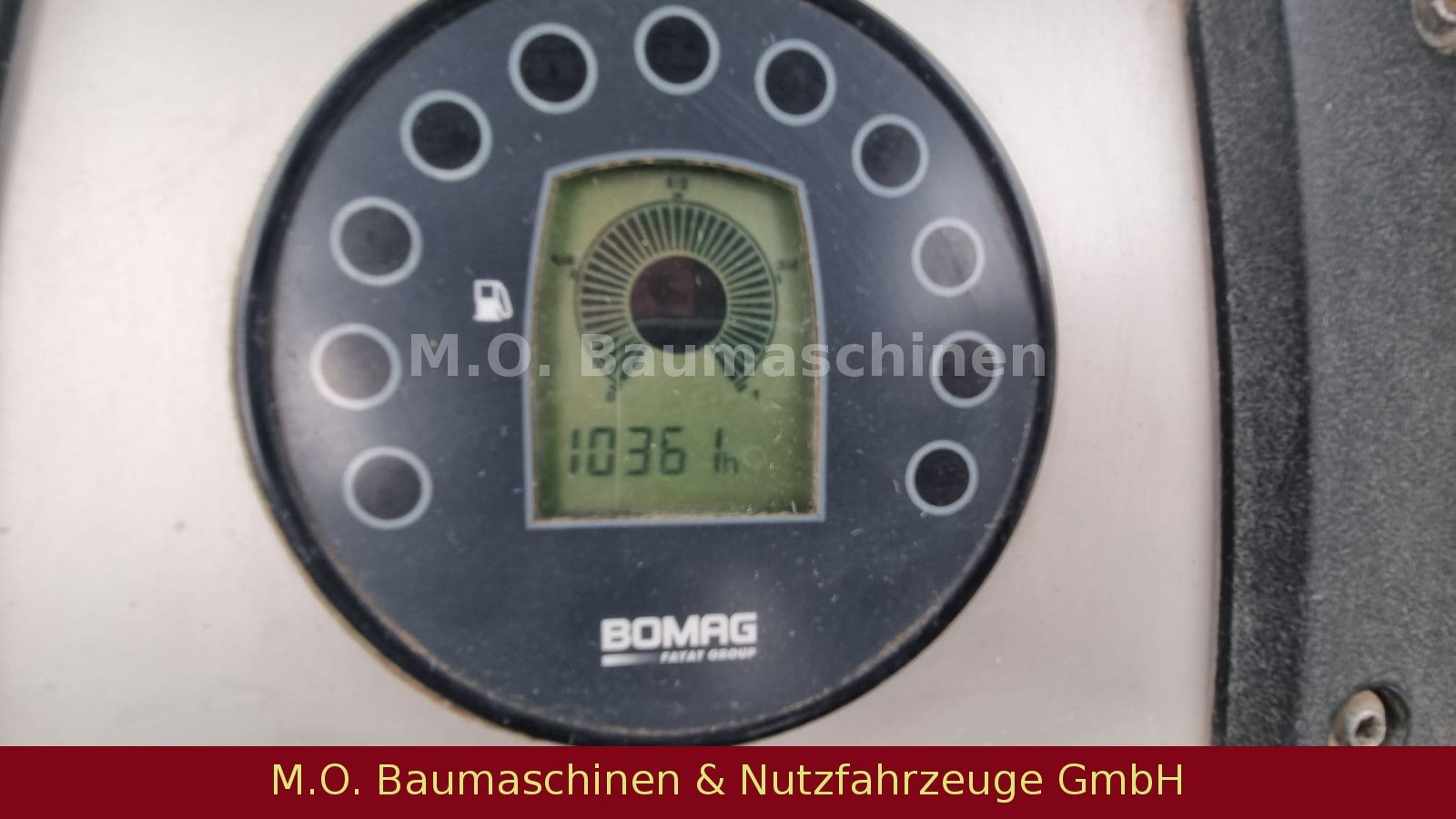 Fahrzeugabbildung BOMAG BW 213 D-4 Walzenzug