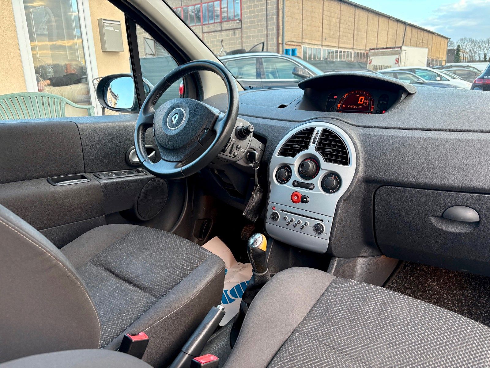 Fahrzeugabbildung Renault Modus 1.2 TCe 100 Klima 2.HAND TÜV 10/2027 Tempo