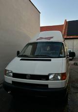Volkswagen T4 Hochdach mit Laderampe und Klappbett - Volkswagen T4: Hochdach