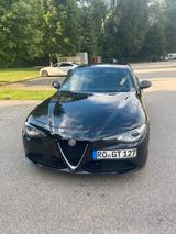 Alfa Romeo Giulia 2.2 Diesel 16V 140kW AT8 Super Super - Alfa Romeo Giulia: Privatanbieter