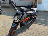 KTM 390 Duke: Top Zustand, wenige Kilometer, Zubehör
