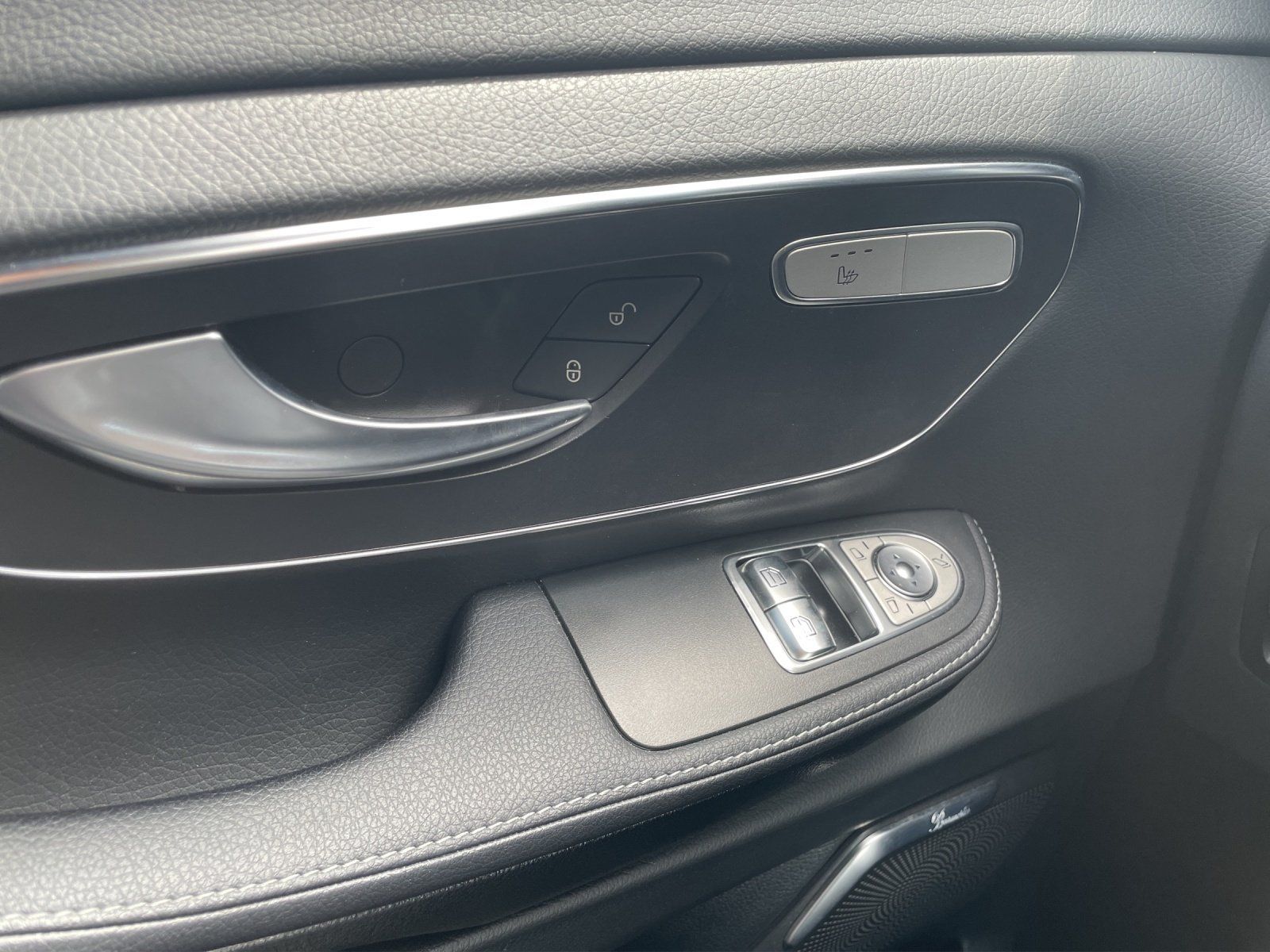 Fahrzeugabbildung Mercedes-Benz V300d L Avantg Edition AMG Pano ILS Burm 360°AHK