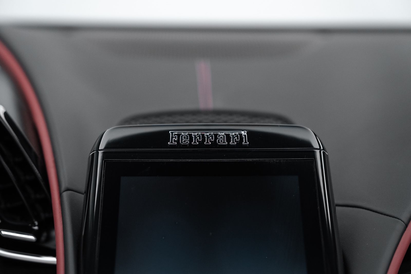 Fahrzeugabbildung Ferrari Roma Spider CARBON/DAYTONA/PASSENGER DISPLAY