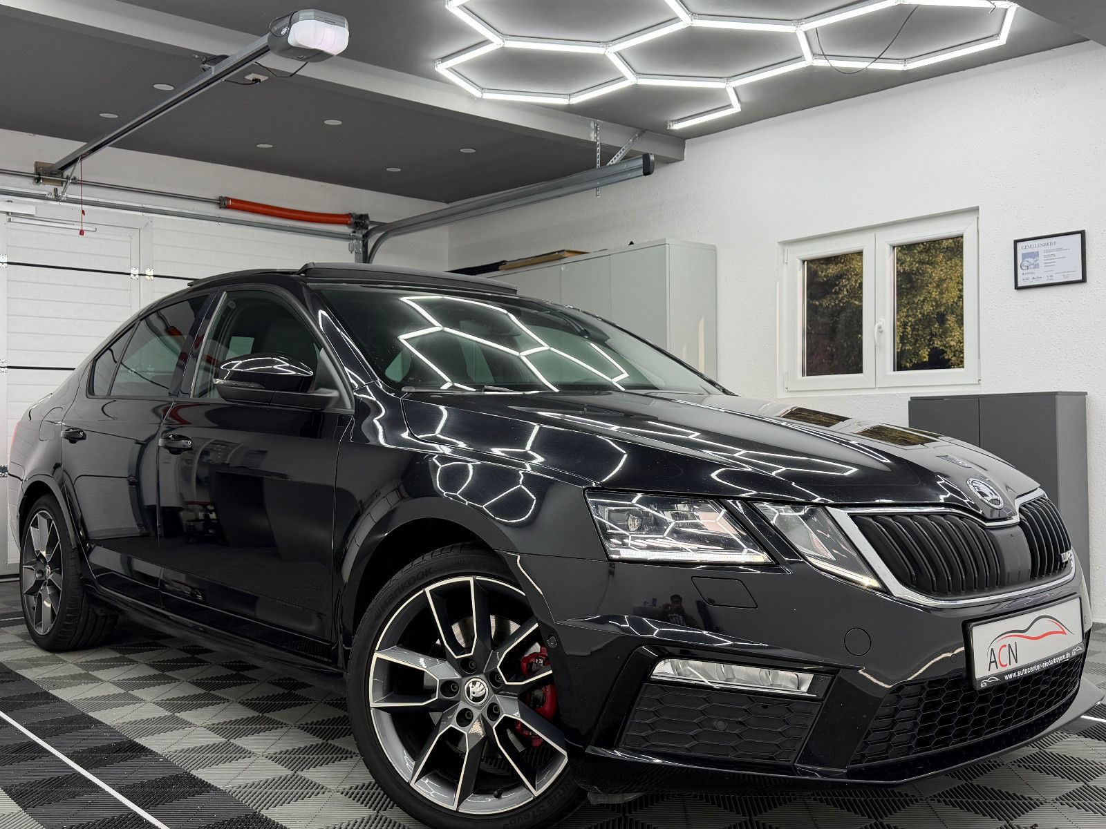 Fahrzeugabbildung SKODA Octavia Lim. RS/LED/PANO/DAB/MEMORY/ACC/AMBI+