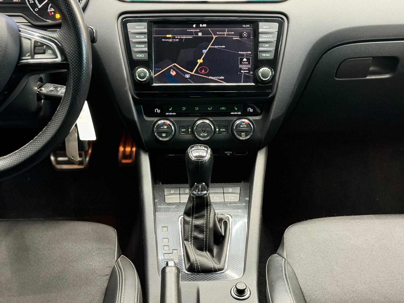 Skoda Octavia Combi RS 220 ch DSG • GPS • CarPlay • Canton • Bi-Xénon • Attelage • Hayon électrique