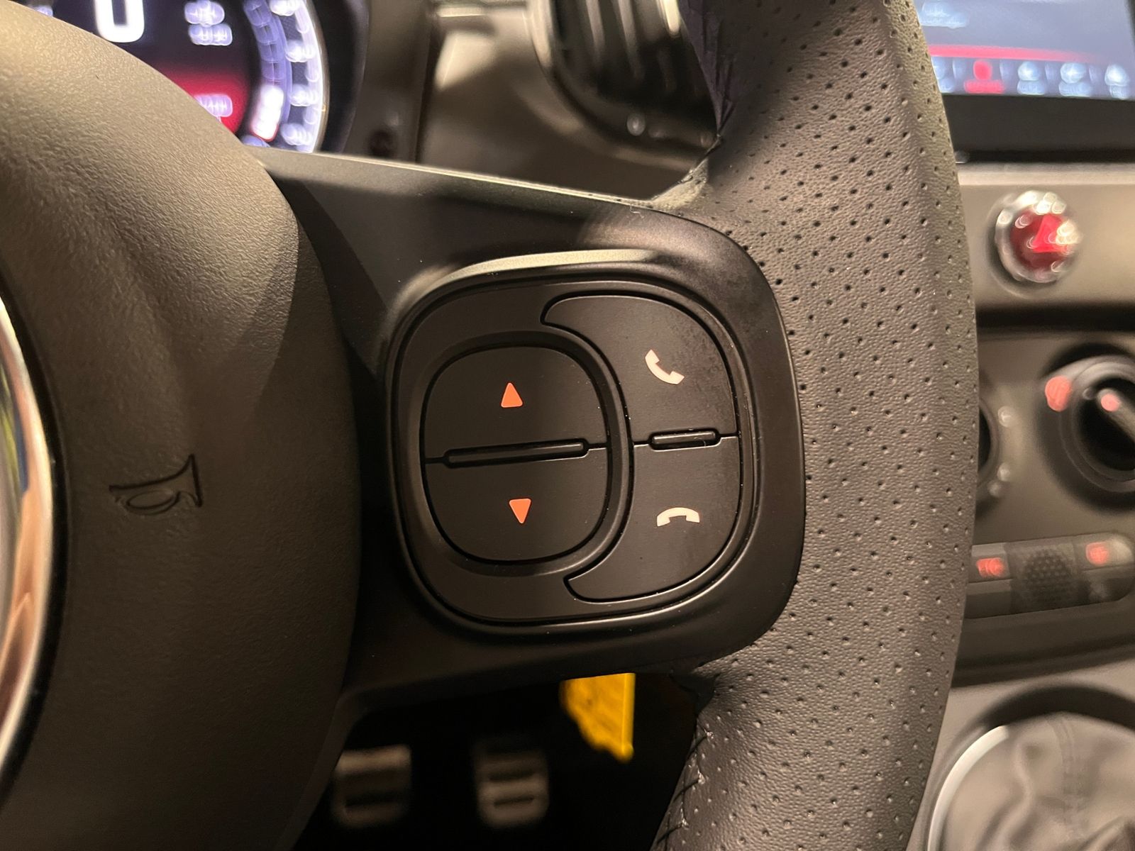 Fahrzeugabbildung Abarth 595C -BLAU MATT- LED  CARPLAY DAB ALU
