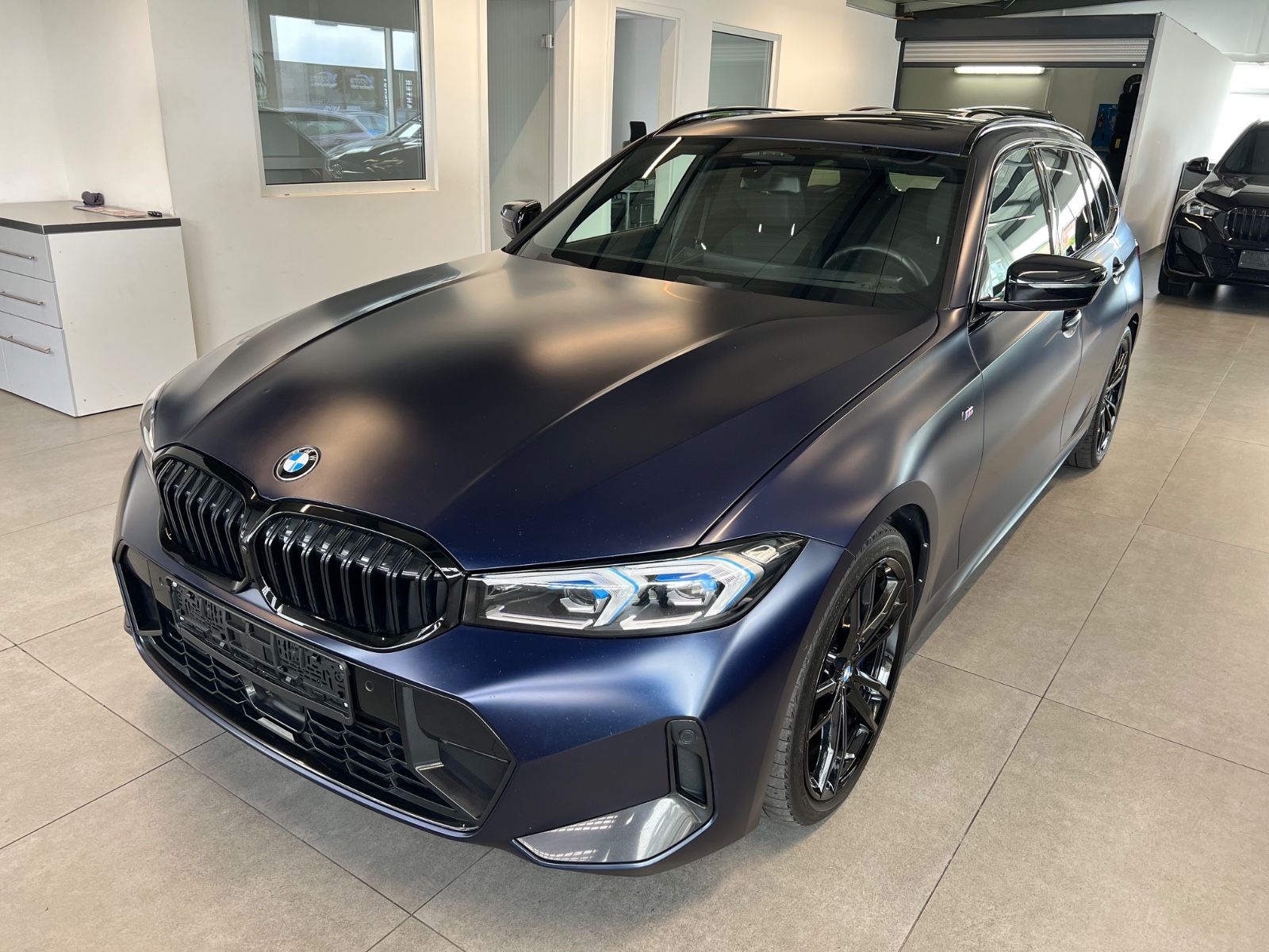 BMW 320 d xDrive Touring M Sport / Pano/ H&K / Matt imagem 3
