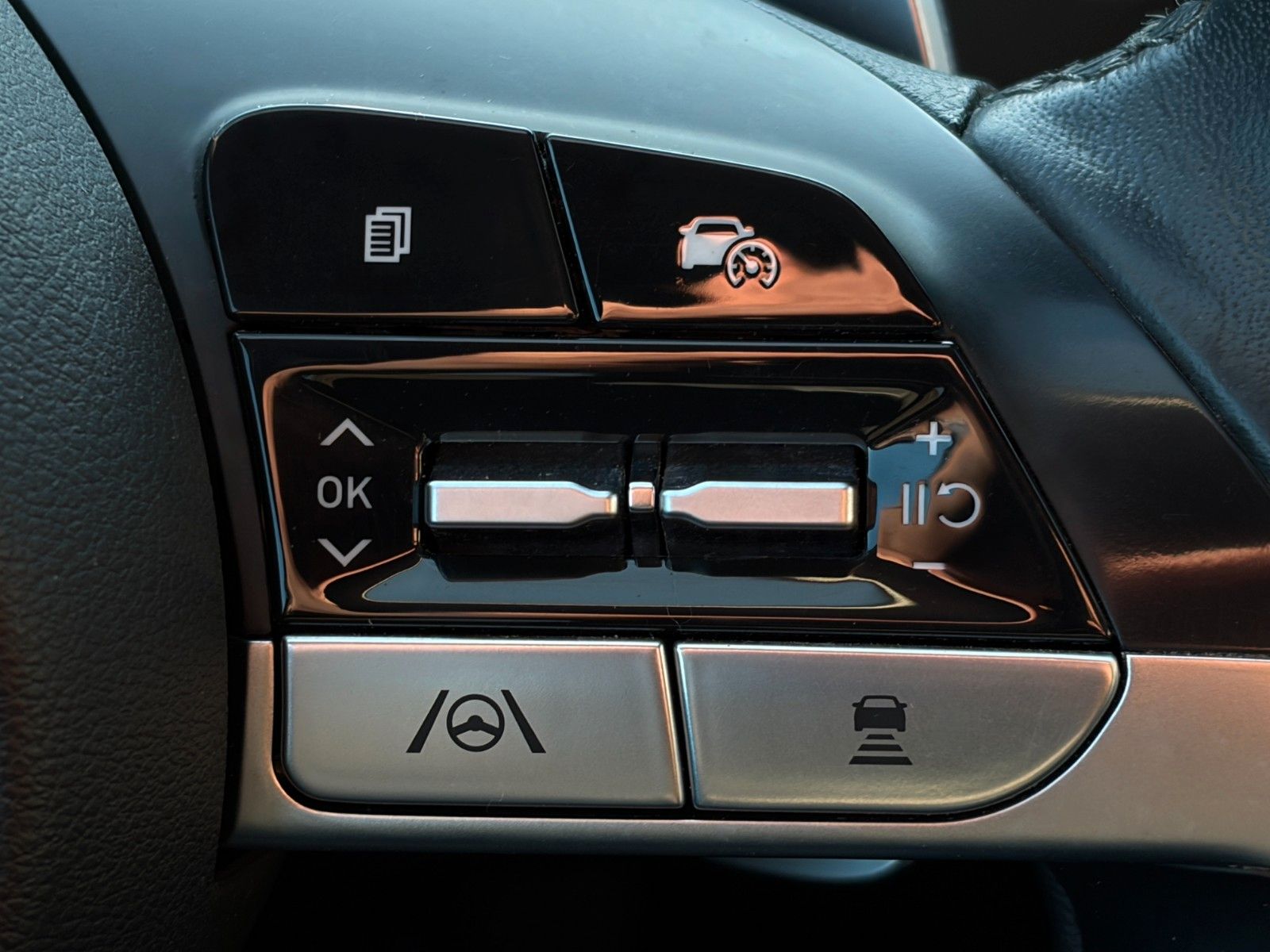 Fahrzeugabbildung Hyundai Tucson 1.6 T-GDI PHEV 4WD KRELL CarPlay 360° LHZ