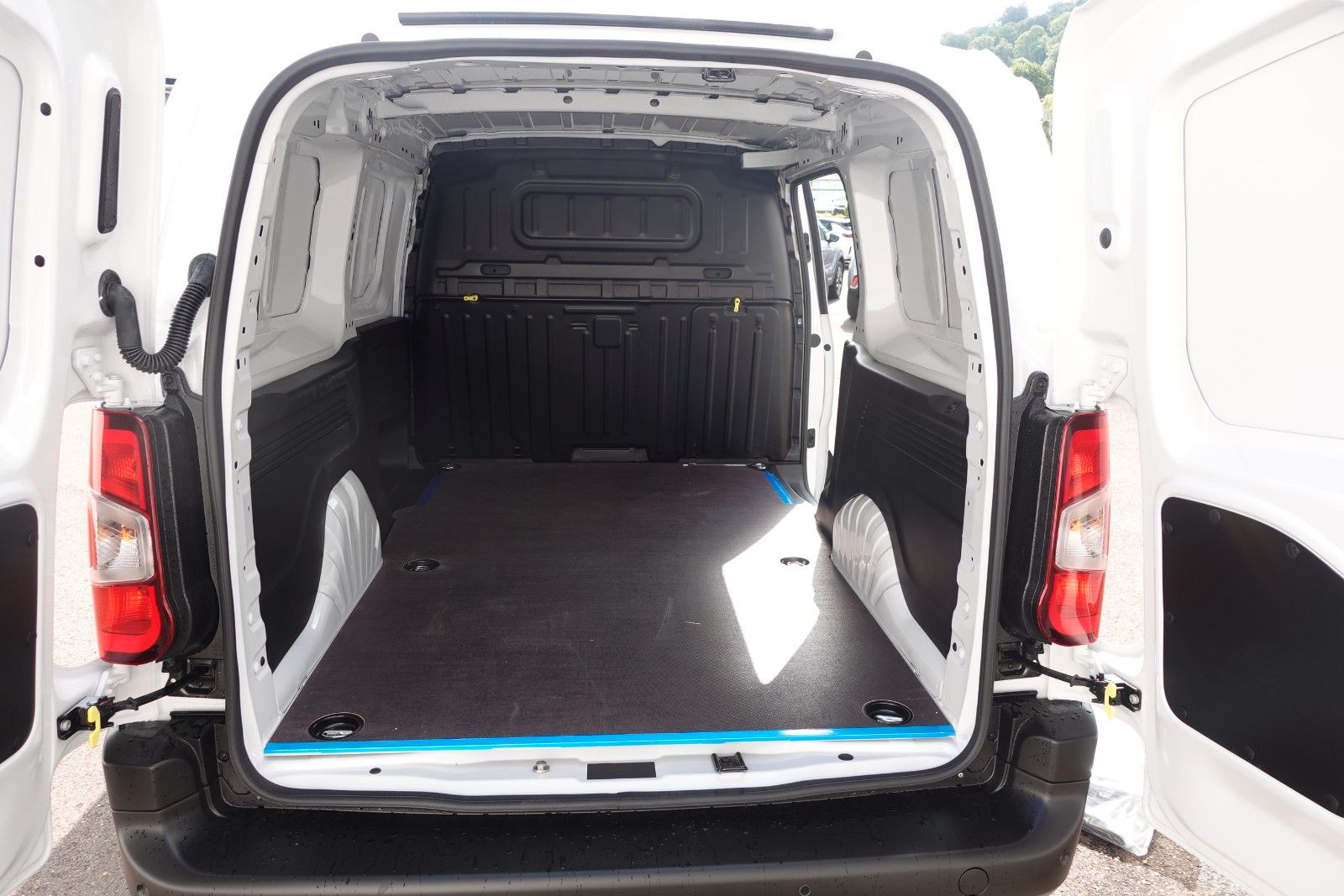 Fahrzeugabbildung Opel Combo E Cargo XL, Schlechtweg, FlexCargo, Navi