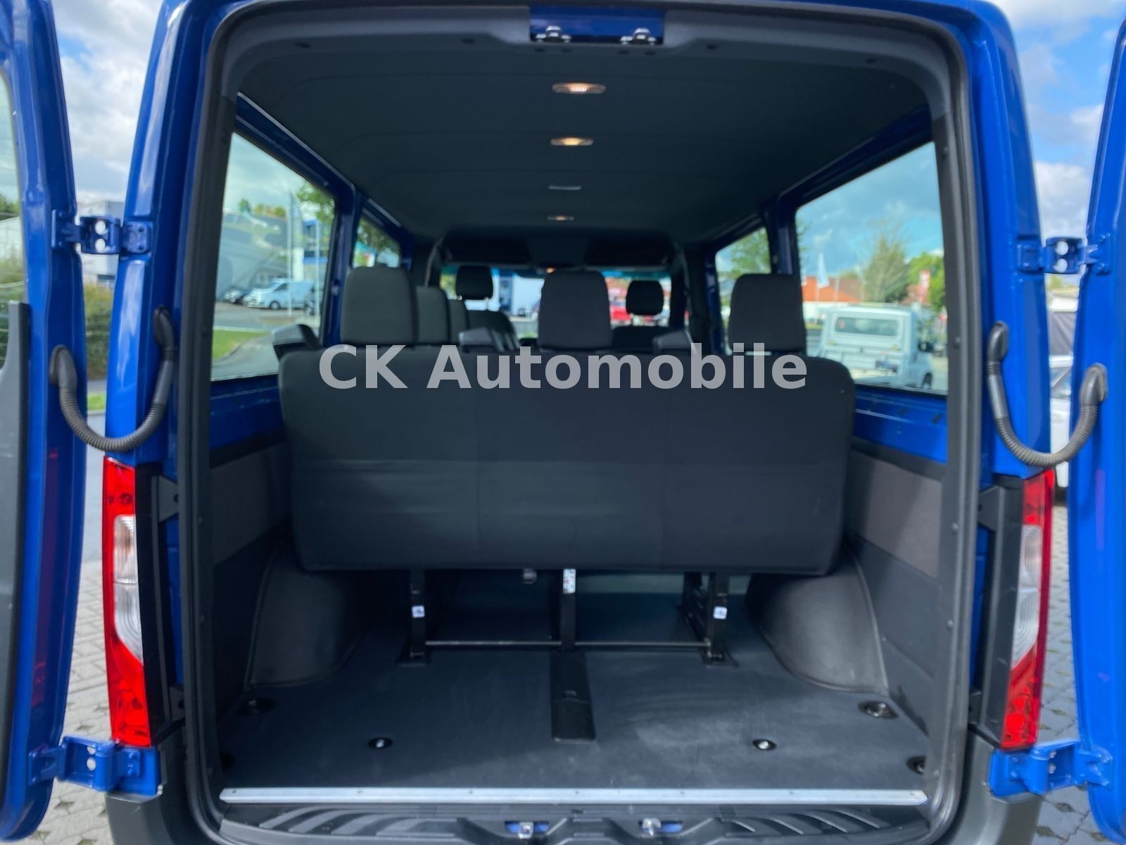 Fahrzeugabbildung Mercedes-Benz Sprinter III Tourer 214 RWD L2 /9 Sitze/Klima