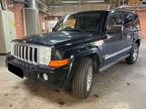 Jeep Commander 4.7 V8 Sport *Leder| 7-Sitze* - Jeep Commander: Allradantrieb