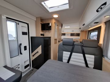 Sunlight Adventure T 67S TV-Paket Combi 6E AWT isoliert