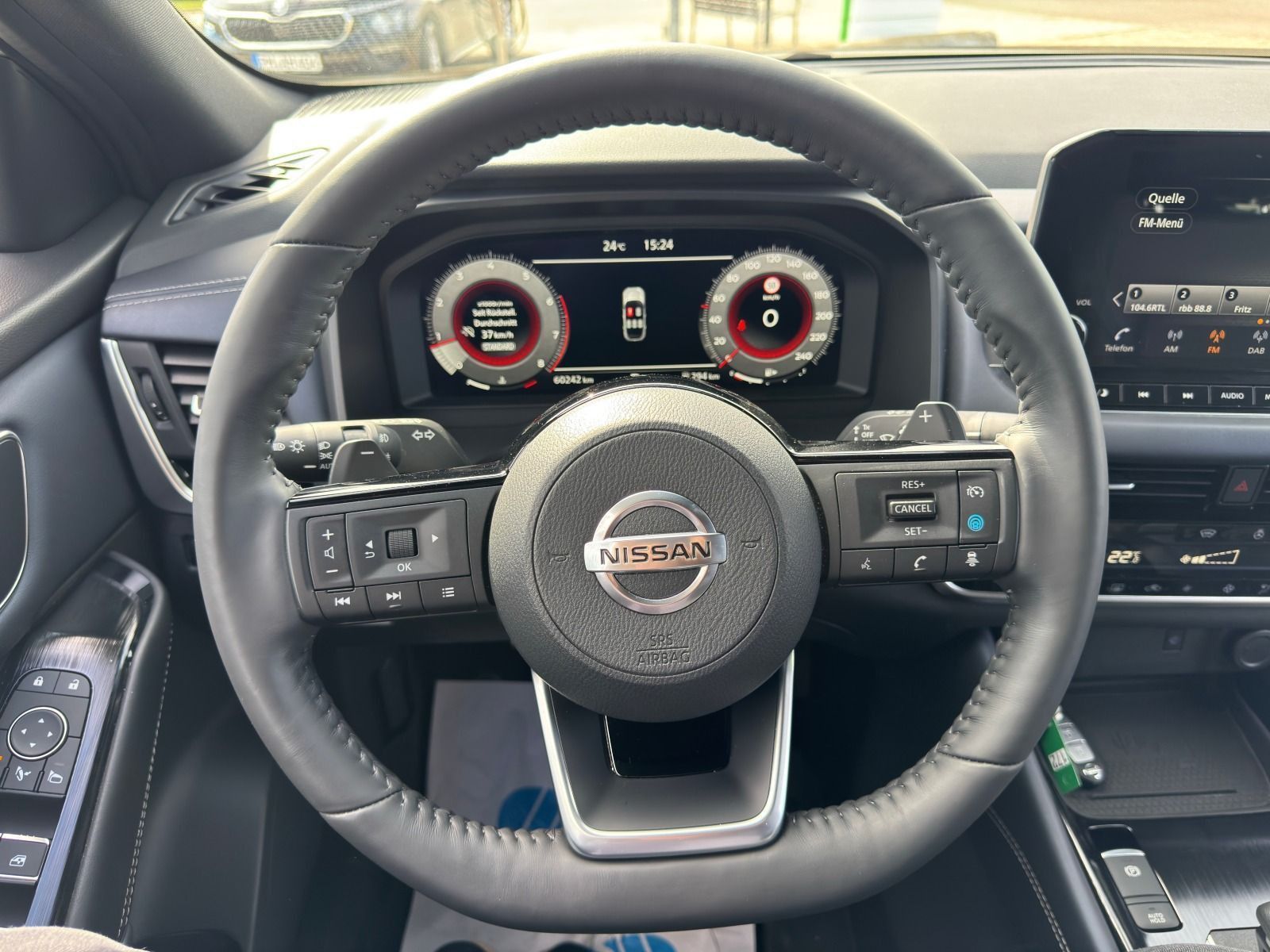 Fahrzeugabbildung Nissan Qashqai 1.3 DIG-T Tekna*AHK*360°Cam*Head-Up*eHec