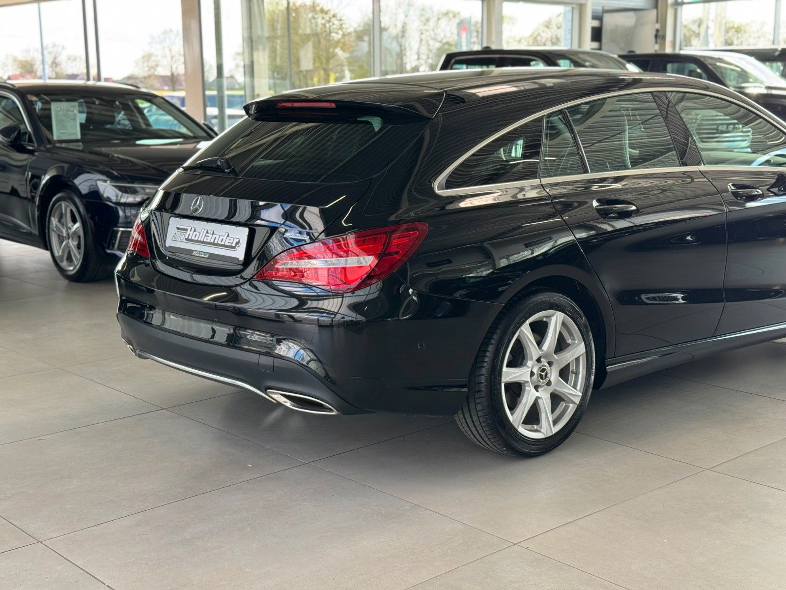 Fahrzeugabbildung Mercedes-Benz CLA 180 Shooting Brake Urban "LED + Business-P."