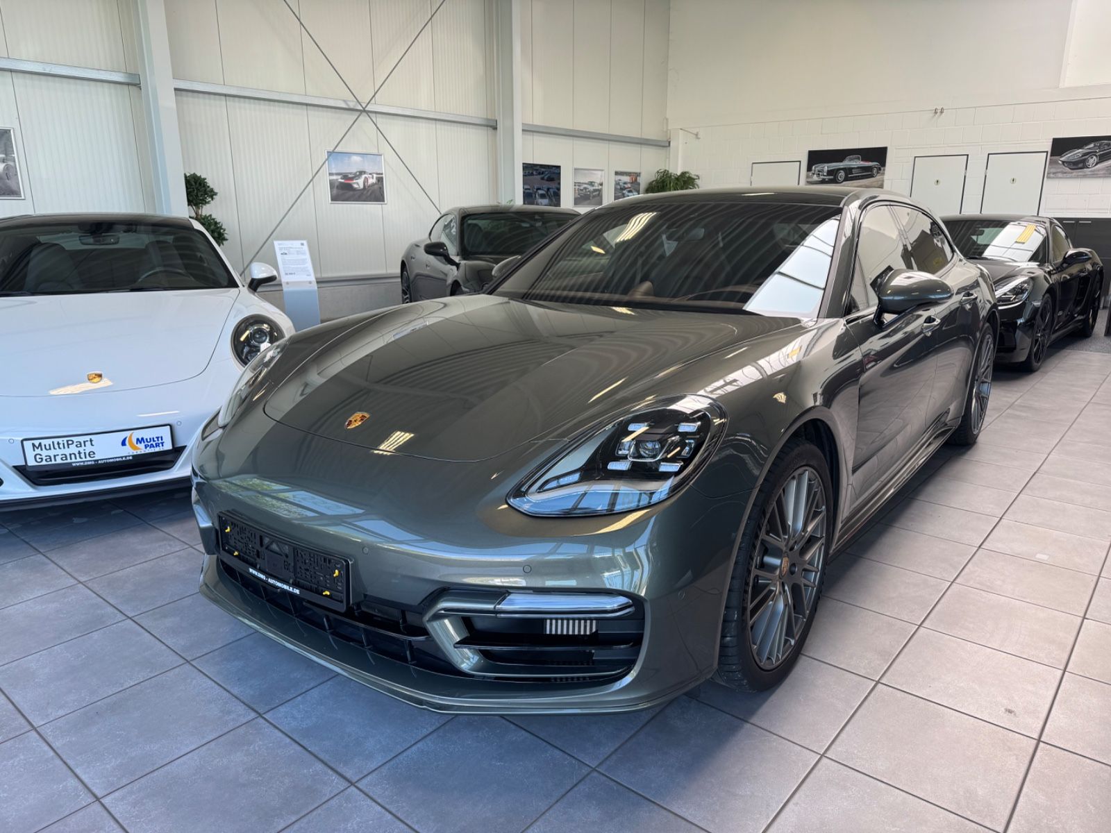 Fahrzeugabbildung Porsche Panamera Sport Turismo 4 E-Hybrid Platinum Editi