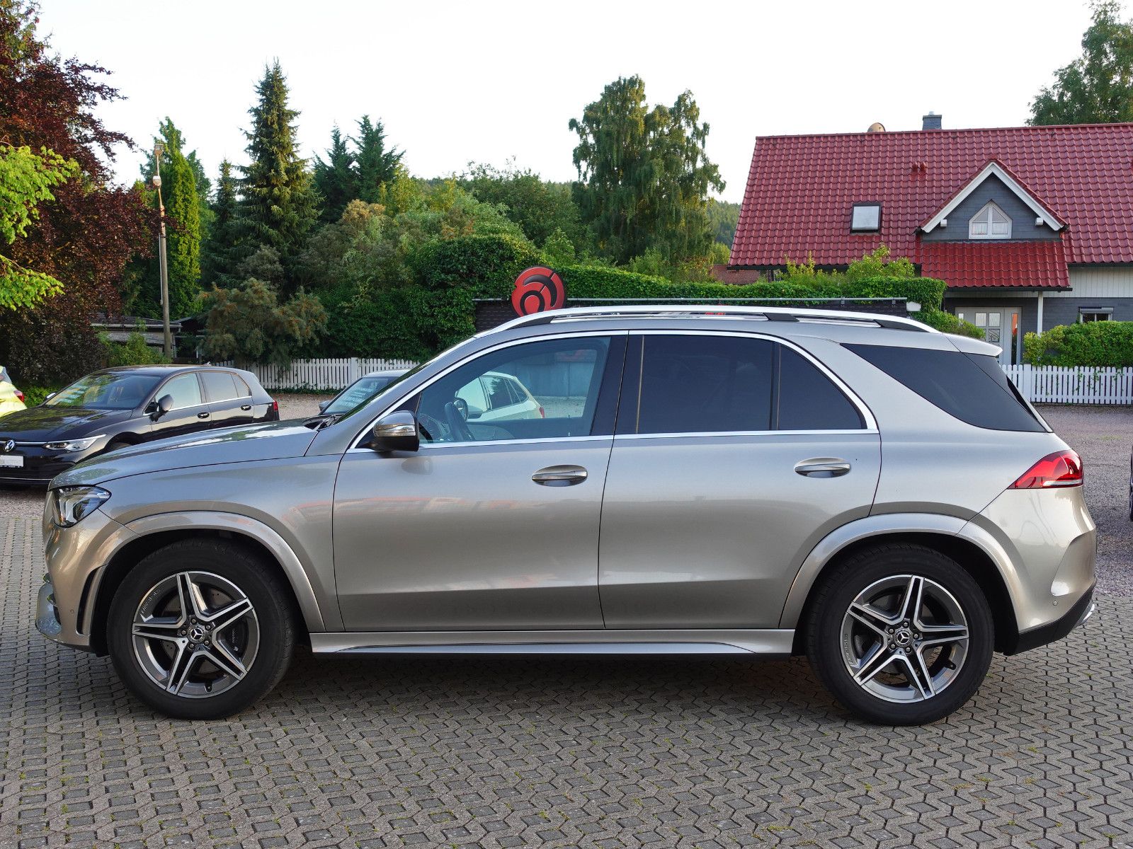 Fahrzeugabbildung Mercedes-Benz GLE 300d 4MATIC 9G-Tronic AMG Line M-BEAM AHK