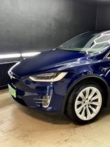 Tesla Model X 90D Free Supercharging - blaue Tesla Model X