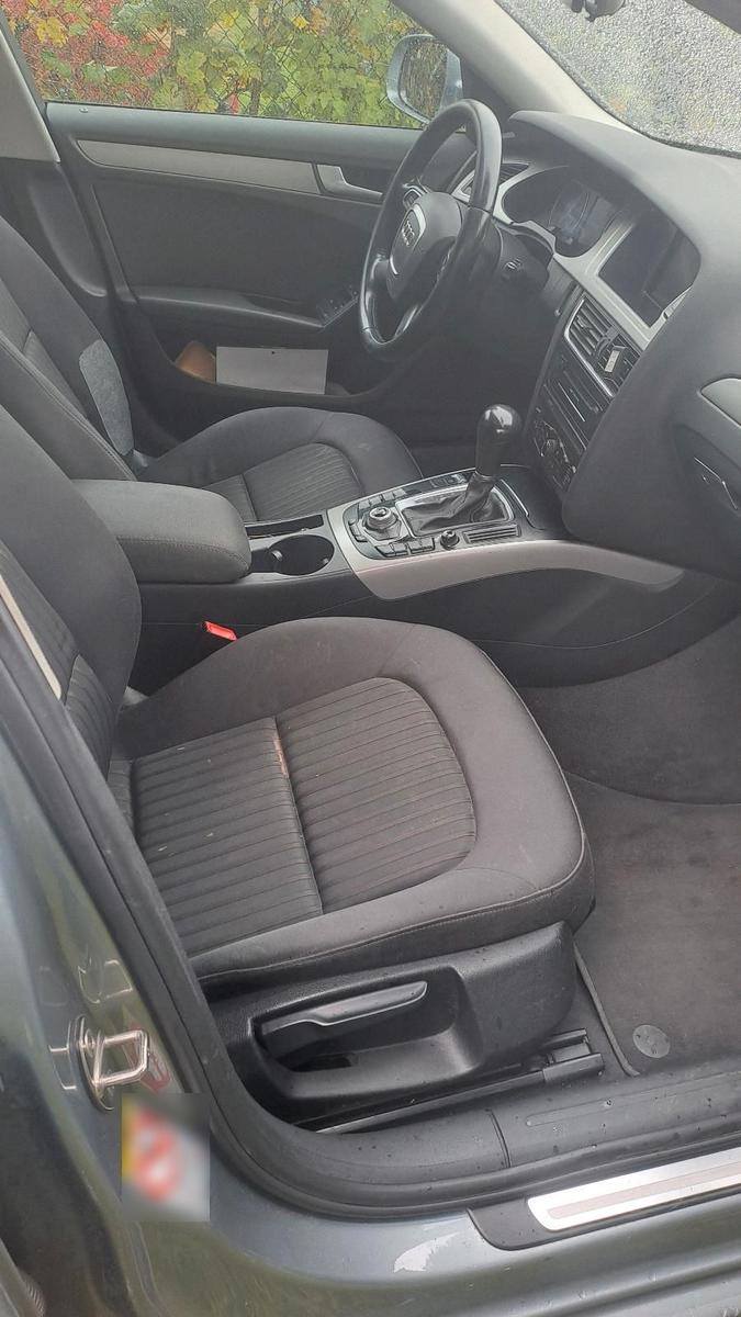Audi A4 2010 — photo 6