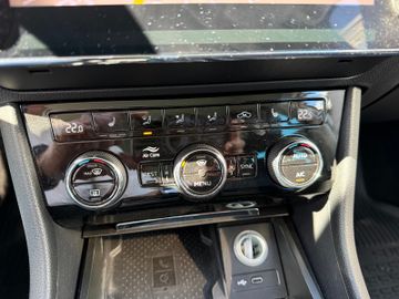 Skoda Superb Style 1.5 TSI DSG+AHK+LED+Navi+AppC