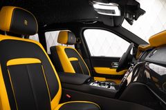 Cullinan BLACK BADGE 2023 STARLIGHT 4SEATS STOCK