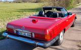Mercedes-Benz US Klassiker SL 560 Roadster V8 - rote Mercedes-Benz SL 560