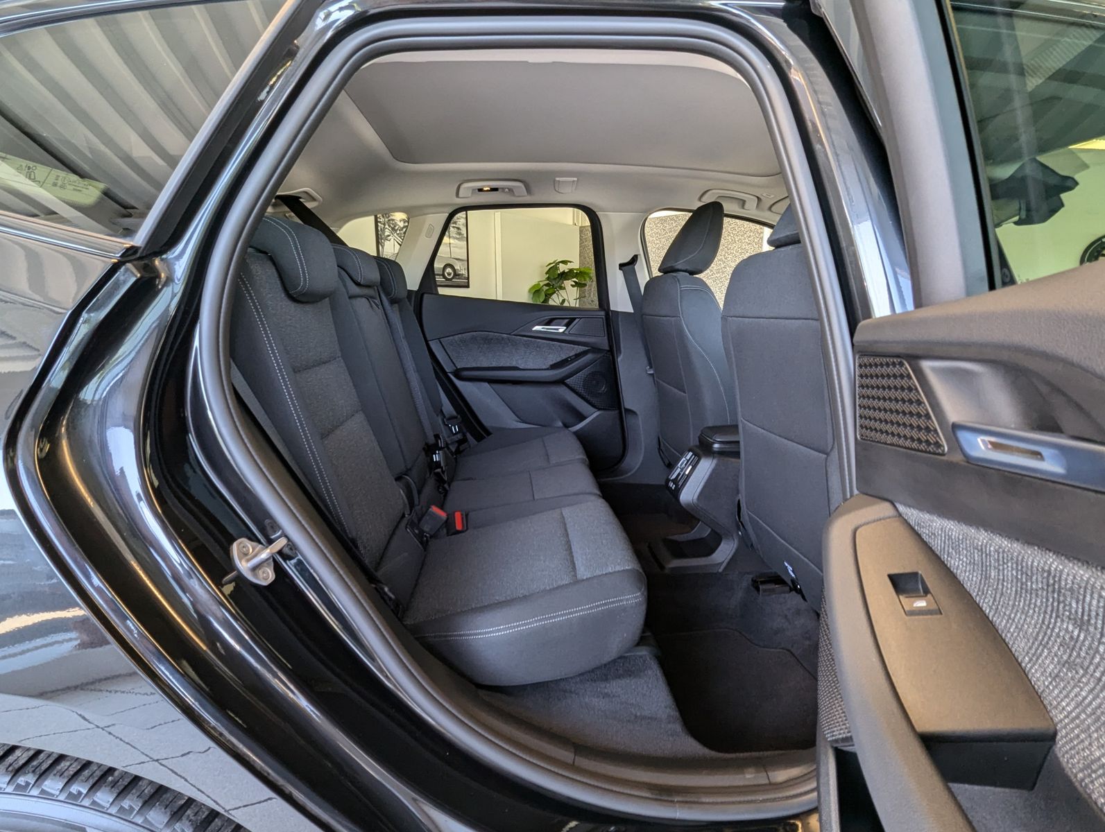 BMW 218 Active Tourer Aut AHK Pano Cam Premium-Paket - Image 15