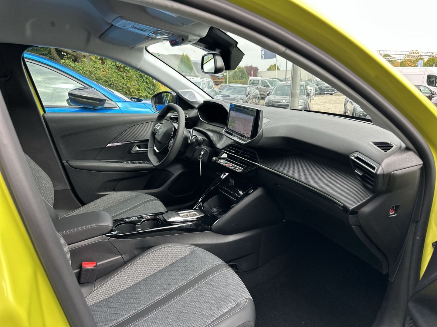 Fahrzeugabbildung Peugeot 208 Allure Hybrid 110 e-DSC6 Navi  ACC CarPlay