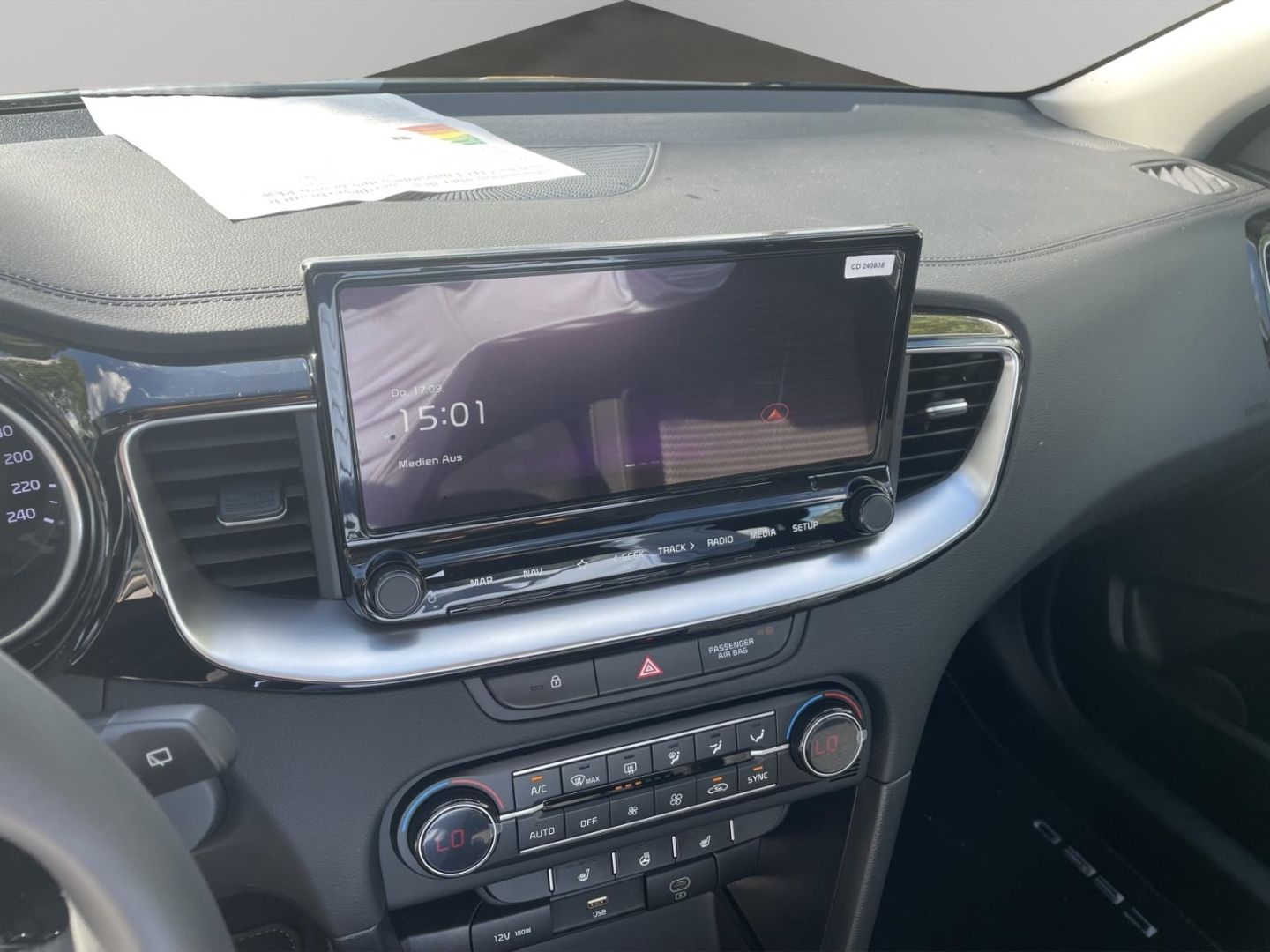 Fahrzeugabbildung Kia Ceed_sw Vision Kamera LIM VerkehrszeichenERK DAB