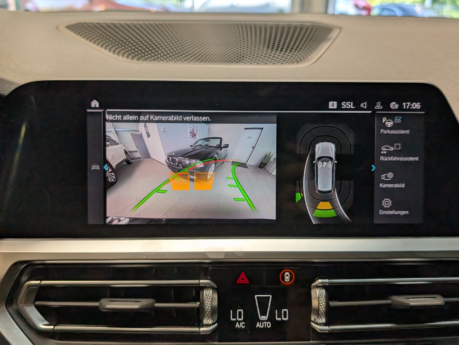 Fahrzeugabbildung BMW 320 e xDrive Sport Line Schadow Pano Laser Navi
