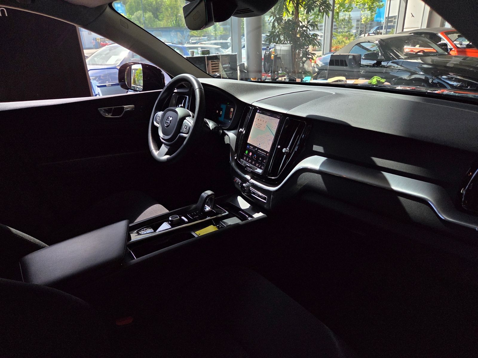 Fahrzeugabbildung Volvo XC60 Momentum 2WD RFK LED ALU