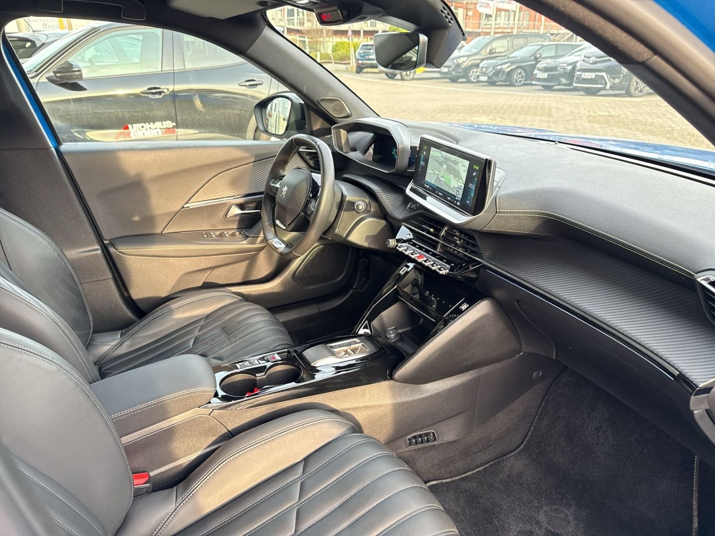 Fahrzeugabbildung Peugeot 2008 e- GT Pack El. Panodach Navi Leder Massages