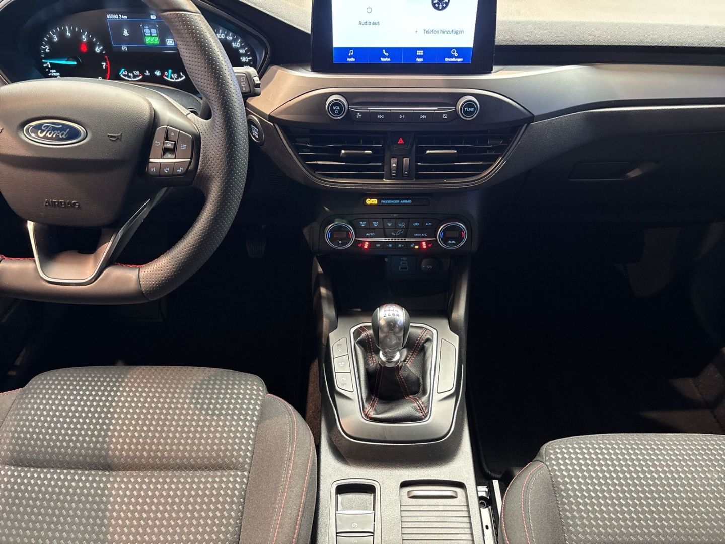 Fahrzeugabbildung Ford Focus Turnier ST-Line Style Sportpaket Navi Memo