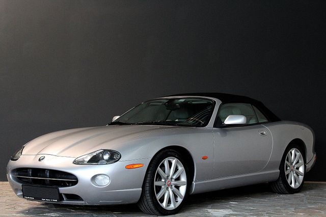 Jaguar XK8 4.2 V8 Cabrio*2-HAND*LEDER*NAVI...