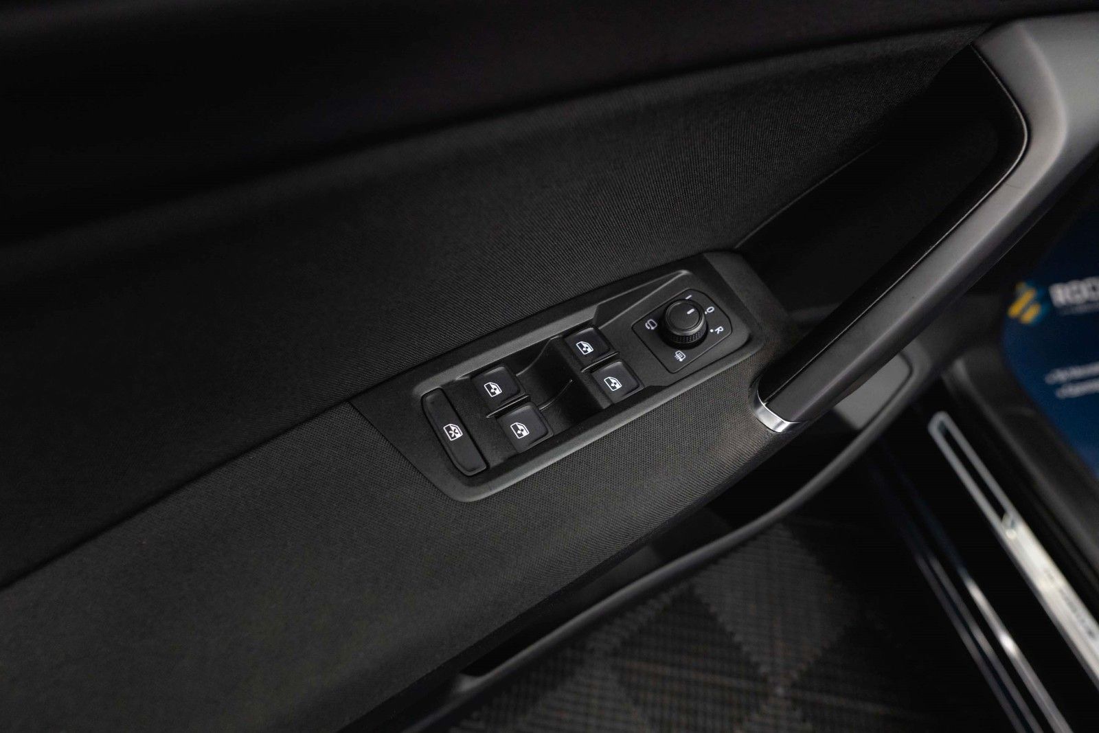 Fahrzeugabbildung Volkswagen Touran 1.6 Comfortline IQ.Drive | 7 Sitze | ACC