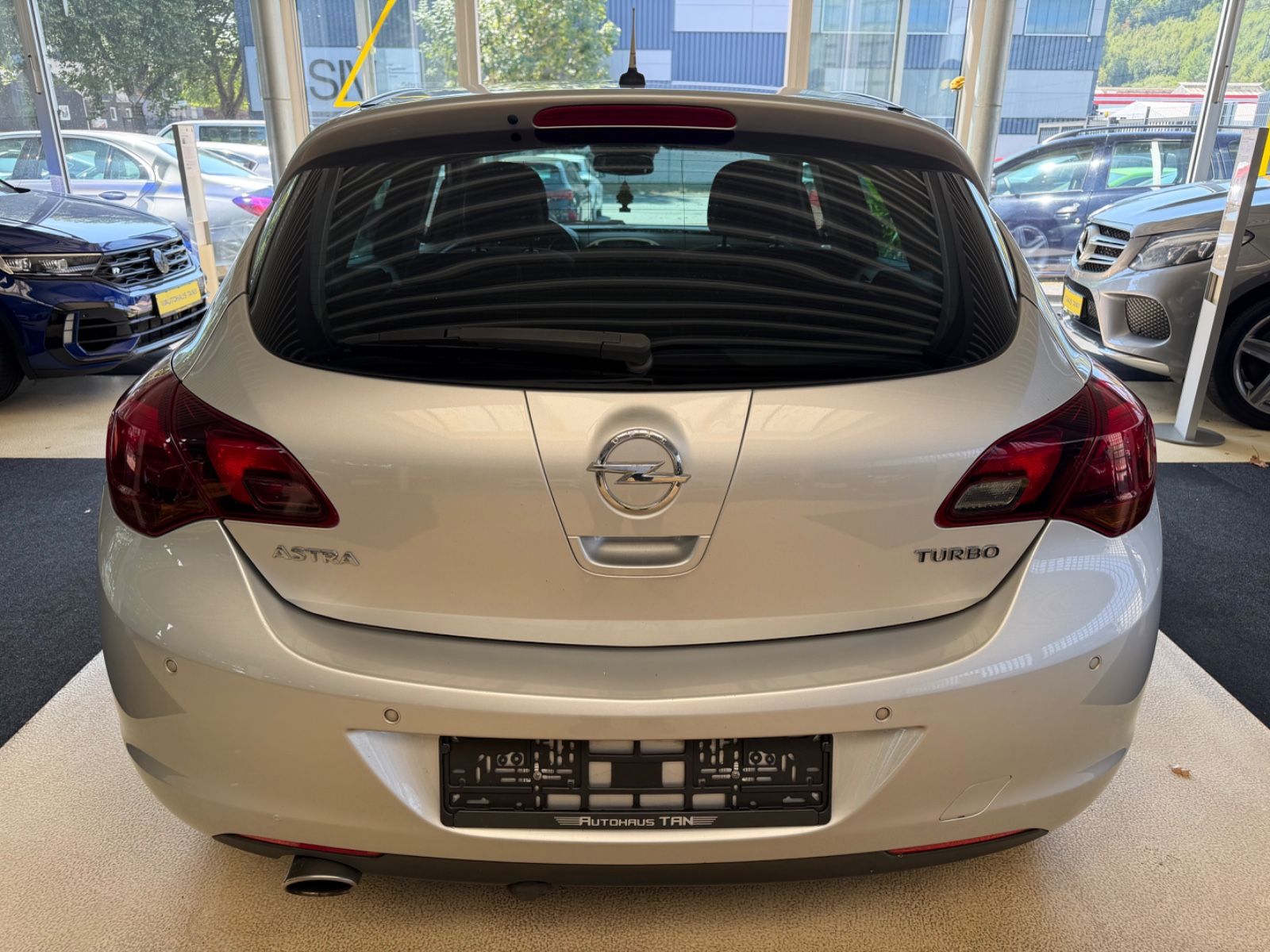Fahrzeugabbildung Opel Astra J Lim. 5-trg. Sport
