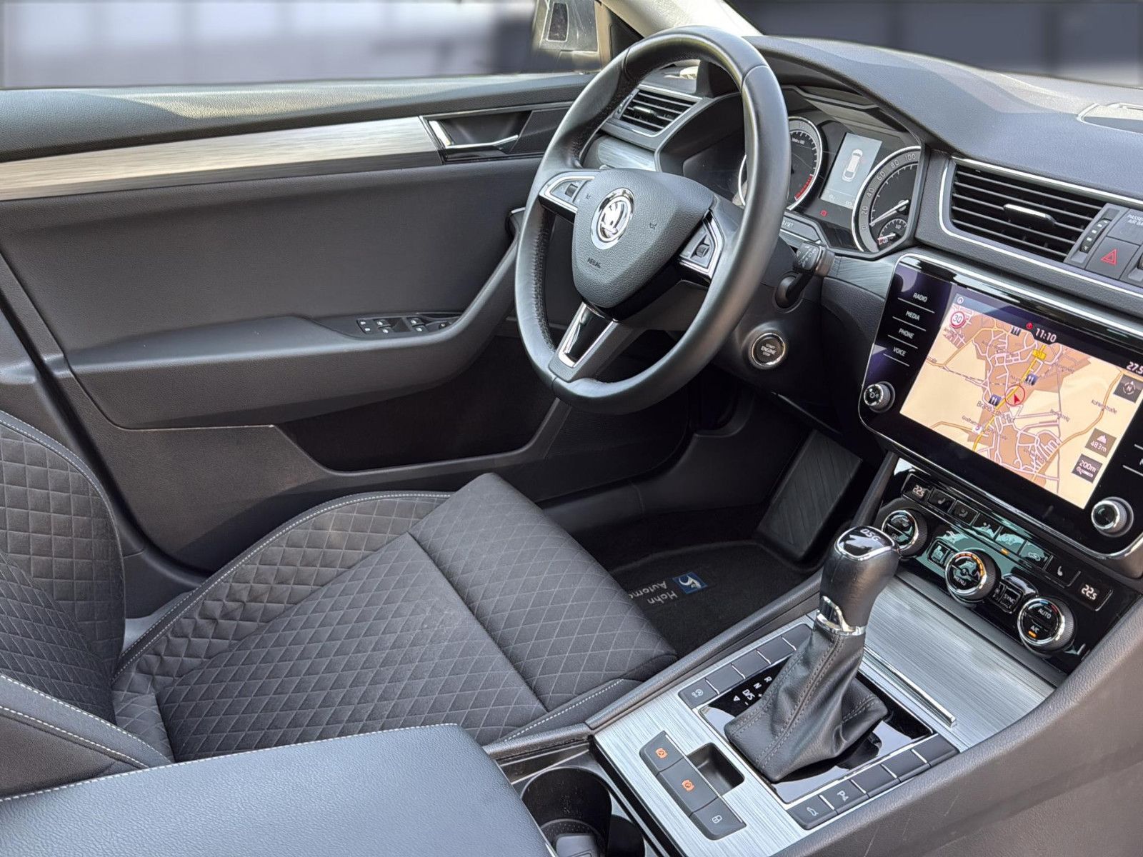 Fahrzeugabbildung SKODA Superb Combi 2.0 TDI / unfallfrei /AHK