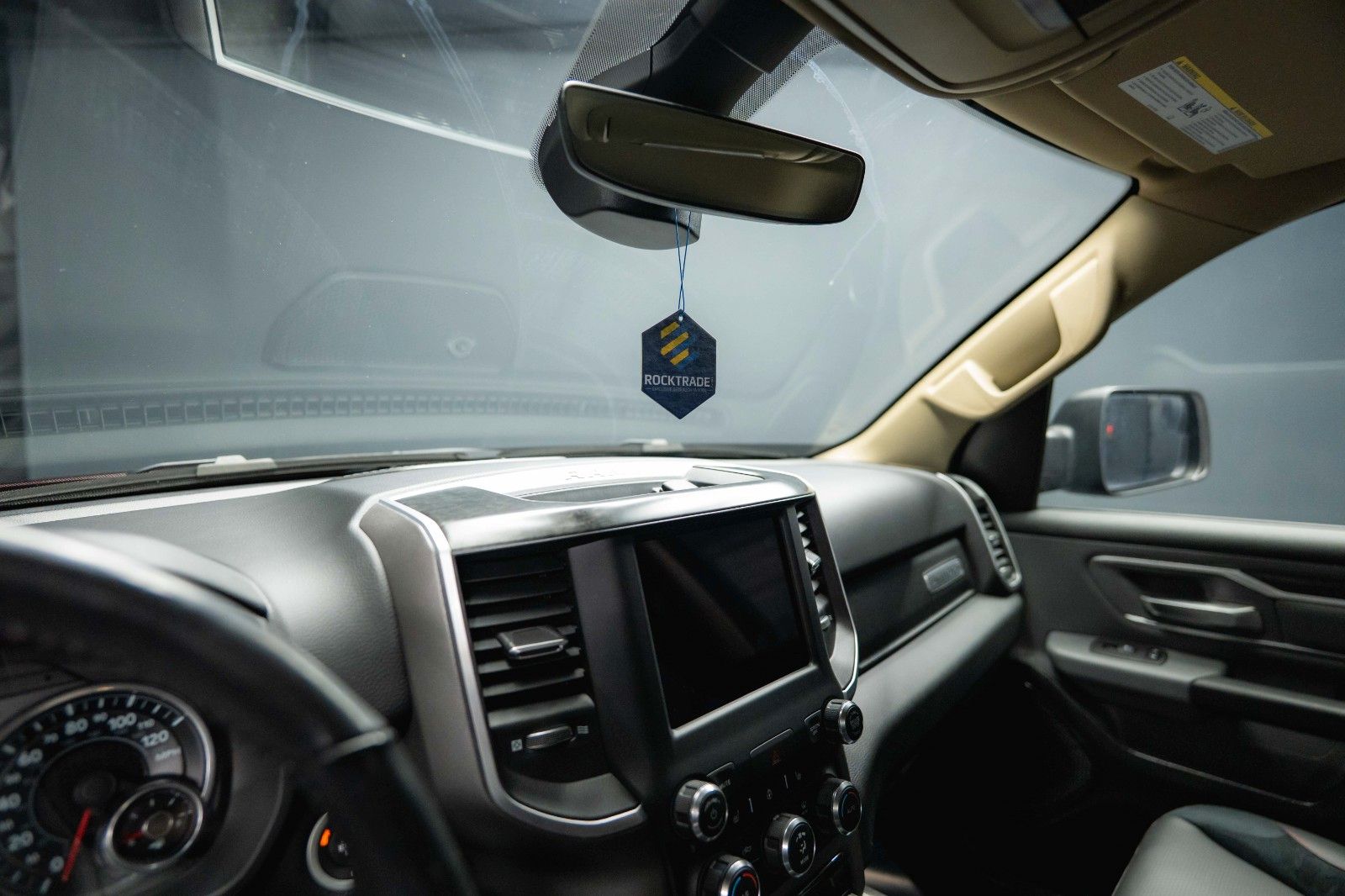 Fahrzeugabbildung Dodge RAM 5.7 V8 HEMI 4x4 OFFROAD Night-Paket *LED*19%