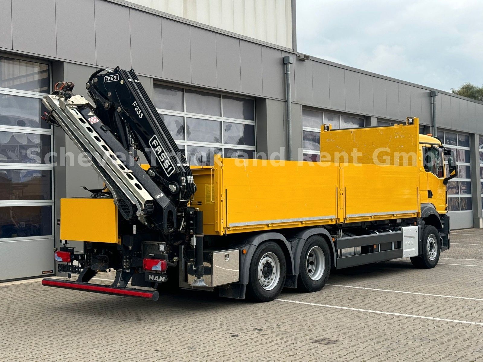 Fahrzeugabbildung MAN TGS 26.430 6x2-4 Pritsche mit FASSI F235