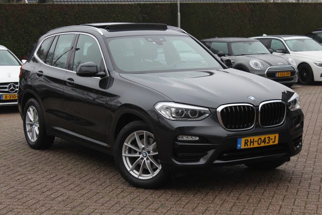 BMW X3 xDrive20d High Executive / Trekhaak / Panoram